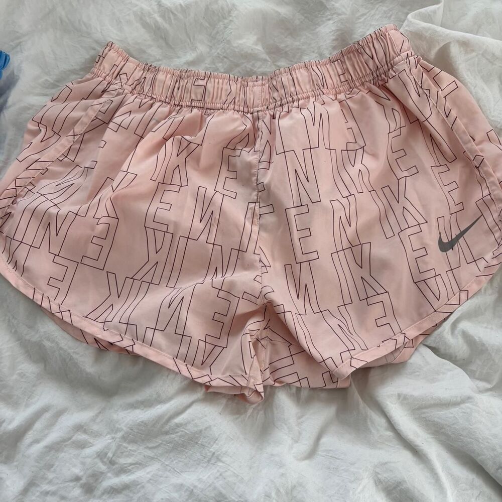 NIKE Detailed Running Athetic Small Pocket Drawstring Women's Pink Shorts